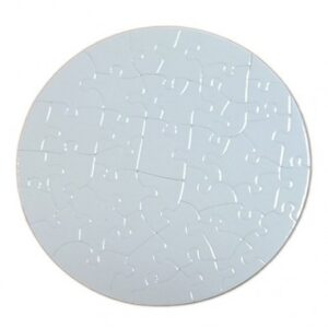 Puzzle circular alb, ideal pentru jocuri și activități creative, fără culori sau imagini.